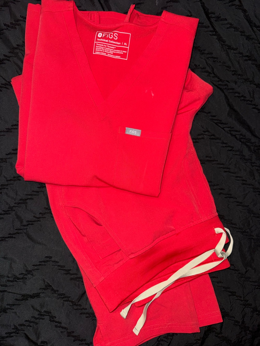 Figs Winning Red scrub set